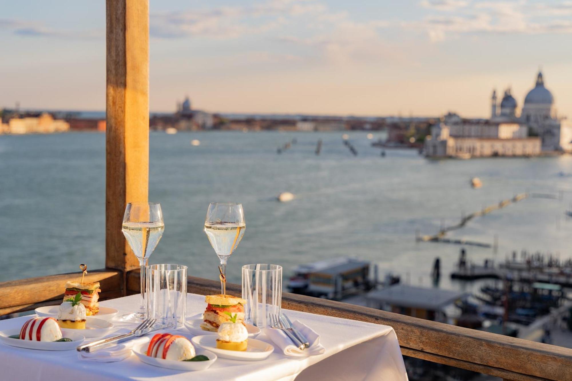 Londra Palace Venezia Exteriér fotografie